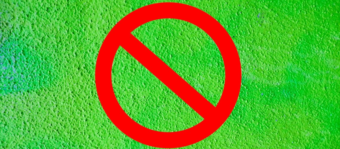 Die EmpCo-Richtlinie, die bis Ende September 2026 in deutsches Recht umgesetzt werden muss, verbietet zur Vermeidung von Greenwashing unlautere Umweltaussagen